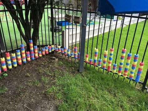 School Fence Decorations, Playground Fence Ideas, Reggio Playground, Playground Fence, Outdoor Fence Decor, Fence Weaving, Childrens Furniture Design, Eyfs Outdoor Area, Wall Games