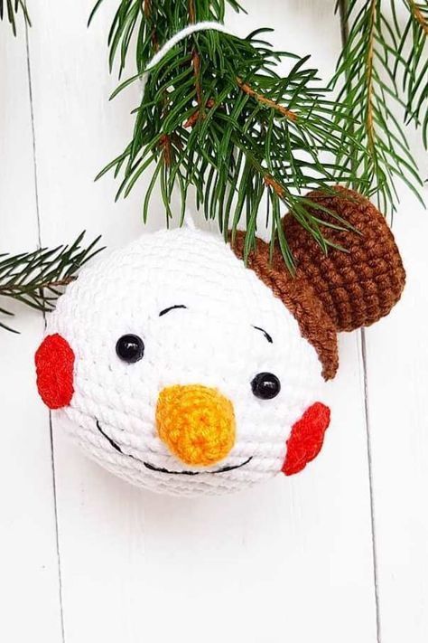 Crochet Christmas Ornaments Free, Crocheted Christmas, Crochet Snowman, Crochet Xmas, Crochet Christmas Decorations, Snowman Christmas Ornaments, Crochet Ornaments, Snowmen Patterns, Snowman Ornament