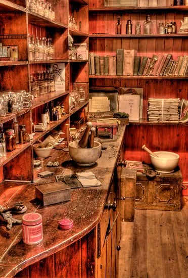 Home Apothecary Room Decorating Ideas, Homestead Cottagecore, Herbalist Shop, French Apothecary, Homestead Decor, Home Apothecary, Witch Room, Witch Cottage, Herbal Apothecary