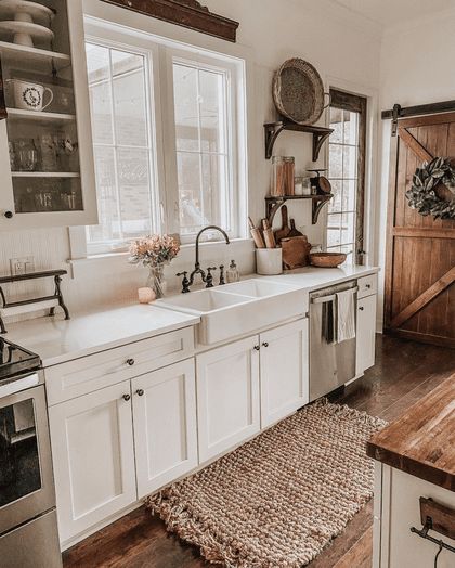 52 Farmhouse Kitchens You'll Want to Cook In All the Time Western Kitchen, Maxwell House, Making Cookies, Farmhouse Kitchen Design, All White Kitchen, Modern Farmhouse Kitchens, Rustic Kitchen, House Inspiration, A Kitchen