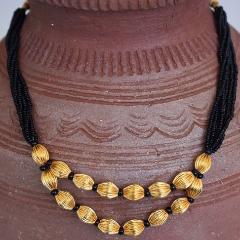 Black Beads With Gold Balls, Beads With Gold Balls, Sutram Designs, Antique Gold Earrings, Mangalsutra Design, Antique Gold Jewelry Indian, Pearl Jewelry Design, Gold Mangalsutra Designs, Gold Jewelry Simple Necklace