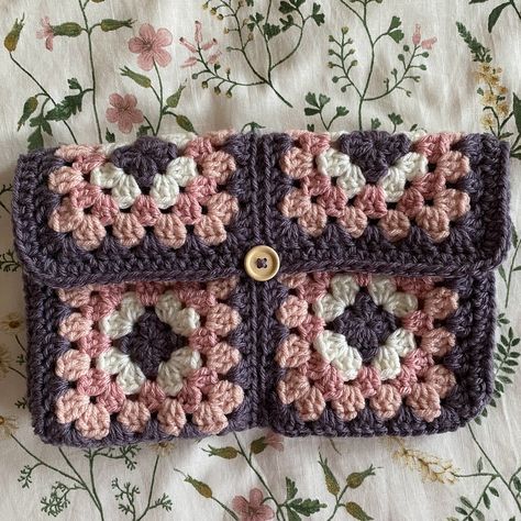 Granny square book sleeves 📚🧶 I will be bringing these as well as some other bookish items to @cordialclovebooks tomorrow for Elora’s Candlelight shopping night! I’m so excited and I hope to see you there 🫶 Pattern by @ashtenstitches #creationsbyalyssa #crochet #crochetbooksleeve #booksleeve #bookstagram Booksleeve Crochet, Bookish Items, Book Sleeves, Book Sleeve, Crochet Books, Cute Crochet, Granny Square, So Excited, Crochet Projects