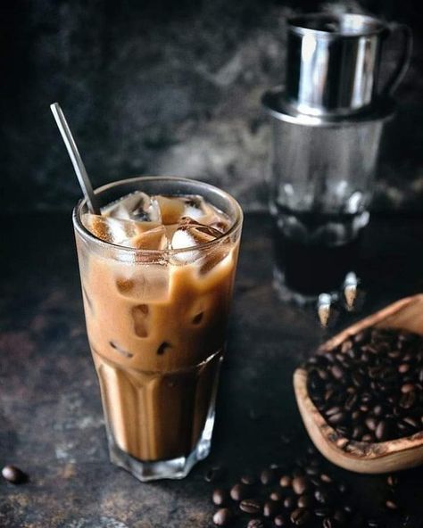 Vietnamese Coffee Recipe, Coffee Shop Photography, Coffee Snacks, Vietnamese Coffee, Coffee Wallpaper, Mushroom Coffee, Coffee Photography, Aesthetic Coffee, Chocolate Drinks