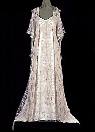 Padme Amidala Episode II wedding dress Natalie Portman Wedding, Star Wars Wedding Dress, Padmé Amidala, Star Wars Padme, Wedding Dress Gallery, Star Wars Fashion, Star Wars Wedding, Padme Amidala, Star Wars Outfits