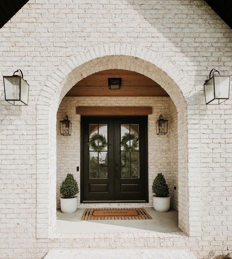 White Brick Archway, Arched Brick Front Porch, Brick Arches Exterior Porches, Exterior Arches Front Porches, Brick Arch Front Porch, Arched Exterior Doors Entrance, Stone Entryway Exterior Front Entrances, Arched Brick Entryway, Front Door Arched Entry