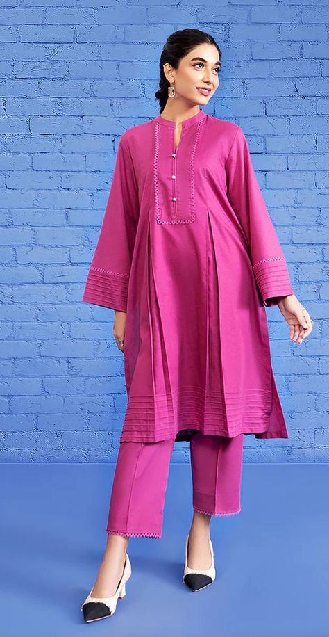 Velvet Dress Designs, Designing Ideas, Simple Kurta Designs, Designer Kurti Patterns, Trendy Shirt Designs, Pakistani Fashion Casual, Kurta Neck Design, Girls Frock Design, Casual Wear Dress