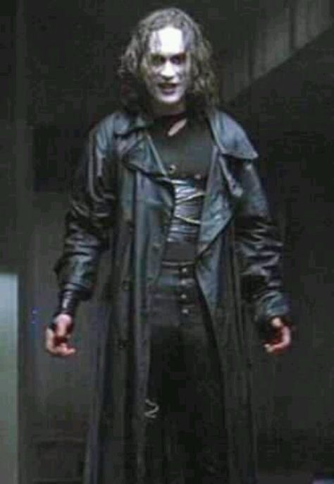 Brandon Lee as The Crow The Crow Eric Draven, Crow Photo, Bruce Lee Family, Eric Draven, Crow Costume, Crow Movie, Crow Tattoo, Brandon Lee, The Crow