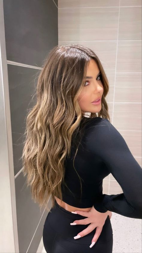 Good Looking Outfits Women, Balayage For Dark Roots, Process Of Going Blonde From Dark, Pregnant Hair Color, Brielle Biermann Hair, Brunette Hair With Balayage, Brunette To Blonde Transition, Babylights On Brown Hair, Hair Contouring Brunette