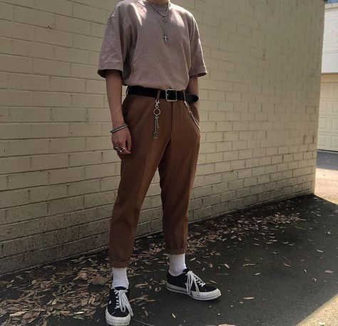 Vintage Outfits Men, 90s Fashion Men, Herren Style, Thrifted Outfits, Mens Outfit Inspiration, Tumblr Outfits, Mens Fashion Streetwear, Brown Pants, Streetwear Men Outfits