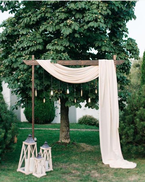 Wedding Arch Ideas No Flowers, Sweetheart Table Outdoor, Wedding Arch No Flowers, Pergola Wedding Ceremony, Pergola Wedding, Planning 2023, Simple Wedding Arch, Arches Wedding, Bougainvillea Wedding