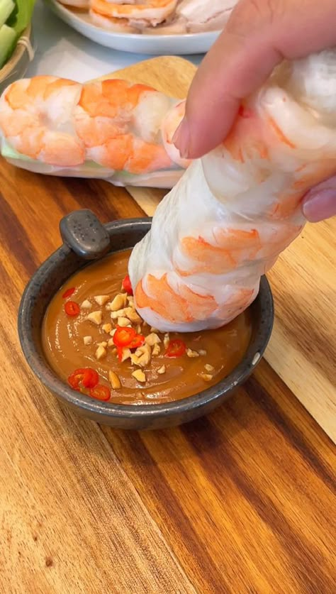 Peanut Sauce For Spring Rolls, Vietnamese Peanut Sauce, Sauce For Spring Rolls, Asian Dipping Sauce Recipes, Vietnamese Spring Rolls Recipe, Nem Nuong, Dipping Sauce Recipes, Thai Spring Rolls, Spring Roll Sauce