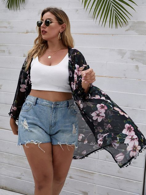 Black Floral Kimono Outfit, Mexico Vacation Outfits Plus Size, Black Kimono Outfit, Floral Kimono Outfit, Plus Size Festival Outfit, White Blouse Designs, Summer Kimono Outfit, Swimwear Looks, Plus Size Beach Outfits