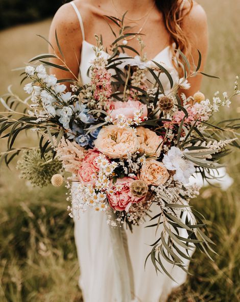 Wildflower Bridal Bouquets, Wedding Tree Decorations, Wildflower Wedding Bouquet, Field Wedding, Summer Wedding Bouquets, Garden Wedding Reception, Boho Wedding Bouquet, Boho Wedding Flowers, Spring Wedding Flowers