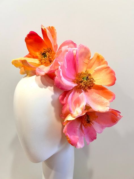 doramarra - Etsy UK Hat Tea Party Ideas, Flower Hats Diy, Floral Headgear, Diy Derby Fascinator, Race Day Hair, Orange Fascinators, Derby Wedding, Flower Costume, Derby Outfits