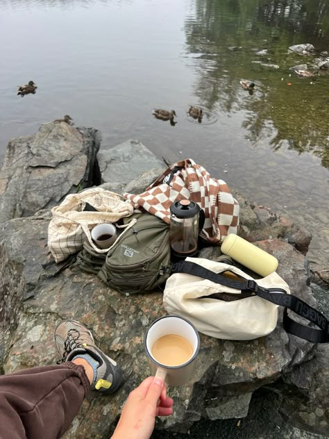 Wild Camping Uk, Nomad Lifestyle Aesthetic, Simple Camping Meals, Camping Morning, Camping Lunch Ideas, Camping Dinner Ideas, Food Ideas Camping, Easy Camping Food Ideas, Easy Camping Food