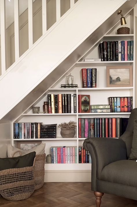 Cool Reading Nooks, Stairs Nook, Under Stairs Nook, Stair Nook, Under The Stairs, Staircase Ideas, Reading Nooks, House Stairs, Book Shelves