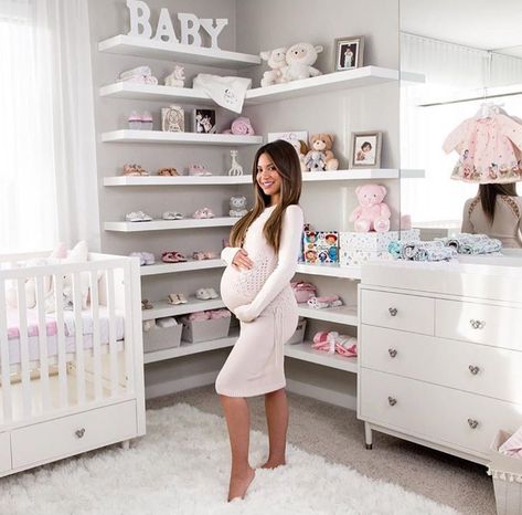 Beautiful nursery set up #nursery Grey Baby Nursery, Vogue Kids, Baby Nursery Inspiration, Baby Room Organization, Baby Room Themes, Parents Room, Girl Nursery Room, Nursery Room Design