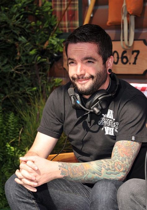 smile. Jeremy McKinnon Jeremy Mckinnon, Hot Band, Key To My Heart, A Day To Remember, Save My Life, Future Husband, Cool Bands, Rock Bands, Make Me Smile