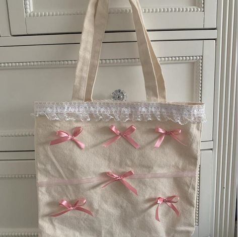 Diy Canvas Tote Bag, Diy Tote Bag Design, Everyday Style Casual, Bow Aesthetic, Pink Pilates, Writing Motivation, Diy Bag Designs, Bows Diy, Bow Bag