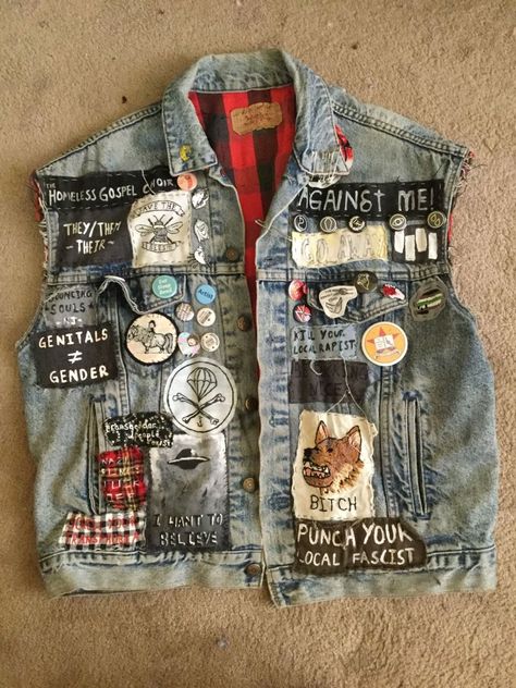 Punk Jean Jacket, Crust Jacket, Punk Patches Diy, Battle Jacket Ideas, Punk Tactics, Crust Pants, Outfits Punk, Punk Vest, Patches Ideas