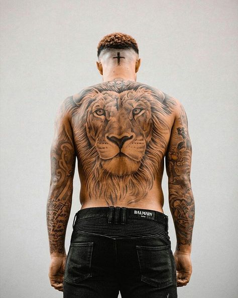 Memphis Depay tattoos Memphis Depay Tattoo, Depay Memphis, Tattoo Rug, Lion Back Tattoo, Backpiece Tattoo, Lion Tattoo Sleeves, Mens Lion Tattoo, Memphis Depay, Lion Tattoo Design