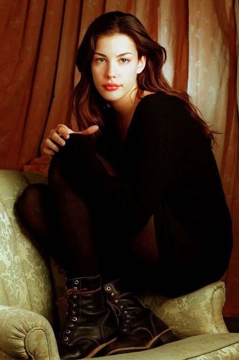 Liv Tyler Style, Liv Tyler Hair, Liv Tyler 90s, 90s Mood, Mia Tyler, Bebe Buell, Olivia Hussey, Helena Christensen, Elizabeth Hurley