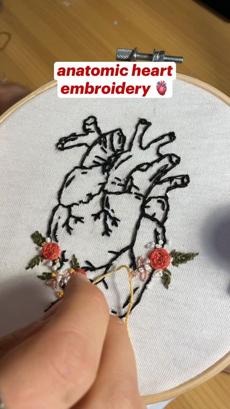 Hand Embroidery Tips, Anatomic Heart, Embroidery Lessons, Patterns Simple, Embroidery Tips, Heart Embroidery, Diy Embroidery Patterns, Basic Embroidery Stitches, Hand Embroidery Projects