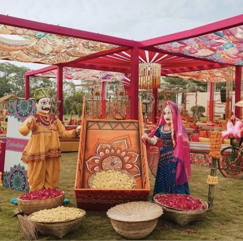 Rajwadi Theme Wedding Decor, Entry Concept For Wedding, Rajasthani Decoration Ideas Wedding, Rajasthani Decor Wedding, Rajasthani Haldi Decor, Rajasthani Theme Decor, Grahshanti Decor, Rajasthani Theme Decoration, Rajasthani Wedding Decor