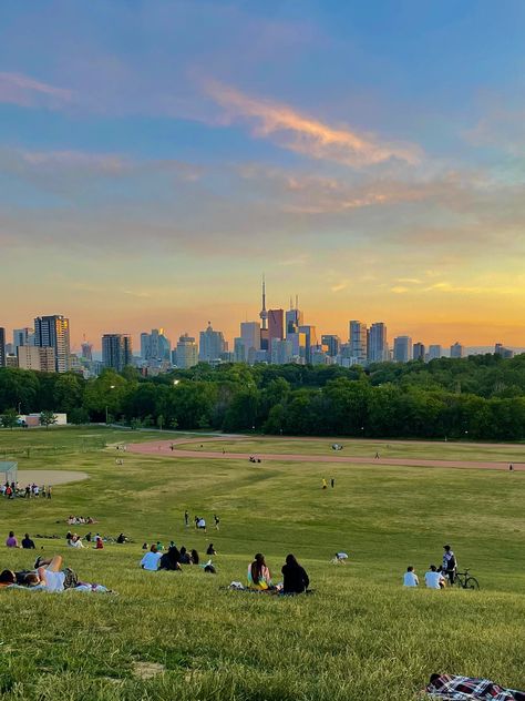 Riverdale Park, Summer Photo Ideas, View Sunset, Canada City, Canada Photography, Toronto City, Toronto Travel, Moving To Canada, Toronto Life