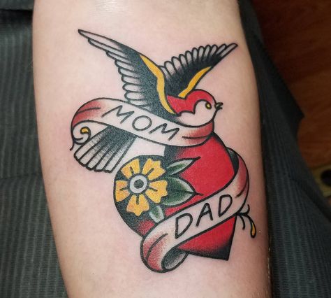 Sailor Jerry Inspired Mom and Dad Tattoo by Antonio Roque at Black Label Tattoo Co. in Frederick MD. Heart Mom Tattoo, Tattoos Mom, Mom Heart Tattoo, Tato Tradisional, Tatuagem Masculina Pequena, Traditional Tattoo Old School, Neotraditional Tattoo, Sailor Jerry Tattoos, Mom Tattoo Designs