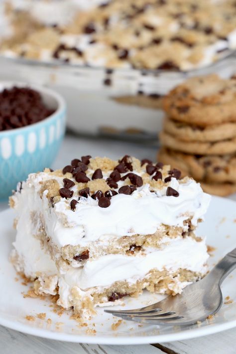 Cookie Lasagna, Layer Dessert, Lush Dessert, Cool Whip Desserts, Make Chocolate Chip Cookies, Soft Chocolate Chip Cookies, Layered Desserts, Soft Bakes, Easy Summer Desserts