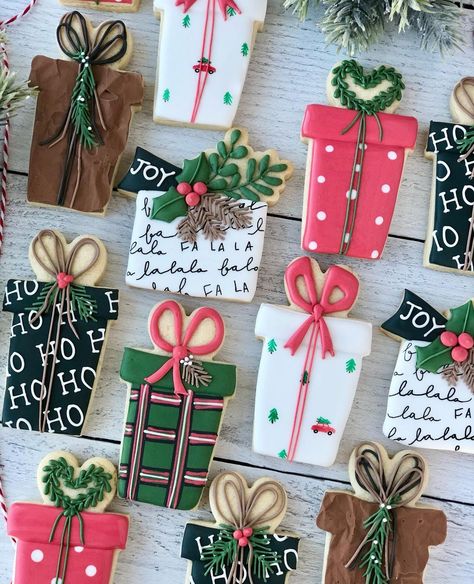 Christmas Present Cookies, Gift Cookies Decorated, Present Cookies, Cookie Gift Packaging, Christmas Cookie Boxes, Cookie Boxes, Christmas Biscuits, Winter Cookie, Xmas Cake