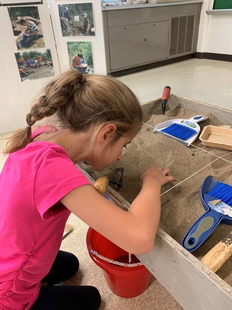 Archaeology For Kids, Bible Museum, Archaeology Dig, Museum Education, Kids Day, Steam Ideas, Kindergarten Rocks, Holiday Club, No Experience Jobs