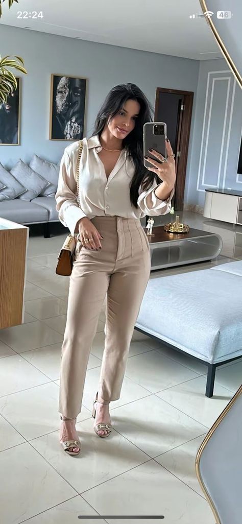 Cute Professional Outfits, Corporate Baddie, Fashionable Work Outfit, Professional Clothing, Stylish Work Attire, Business Outfits Women, Business Casual Outfits For Work, Effortlessly Chic Outfits, Perfect Prom Dress