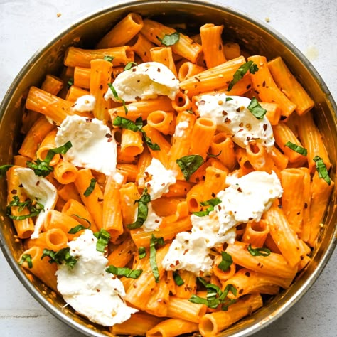 Upgrade Your Vodka Sauce With Burrata - Hardcore Italians Gigi Hadid Pasta Recipe, Hadid Pasta Recipe, Gigi Hadid Pasta, Hadid Pasta, Pasta Alla Vodka, Burrata Recipe, Vodka Sauce Pasta, Vodka Pasta, Alla Vodka