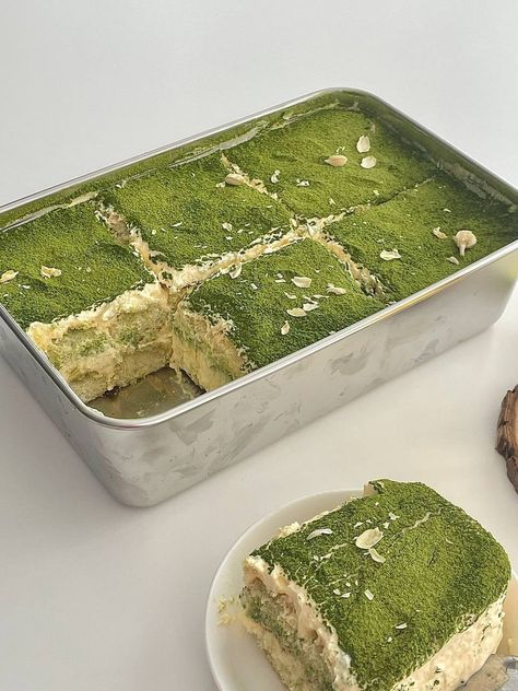 Jasmine Matcha Tiramisu|||This Jasmine Matcha Tiramisu is so ambient! by ActiveSyndrome Matcha Tiramisu, Kue Macaroon, Matcha Dessert, Matcha Cake, Matcha Green, Cute Desserts, Food Obsession, Cafe Food, Perfect Food