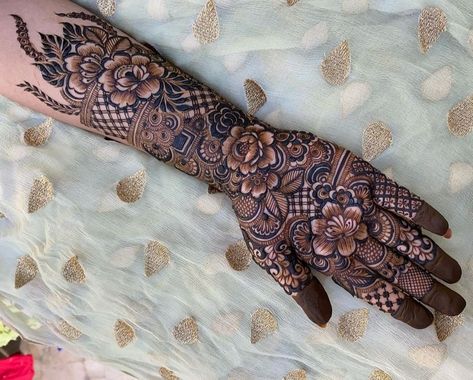 #follow#followformore#henna#bridal#engagement#wedding#festivities#mehendilover#floral Kafif Design Back Hand, Kafif Design Full Hand, Engagement Mehandi Design, Mehendi Designs Floral, Back Hand Mehndi Designs For Bride, Bridal Mehndi Designs Unique Indian Weddings, Bride Mehndi Design, Kafif Design, Breakup Dp