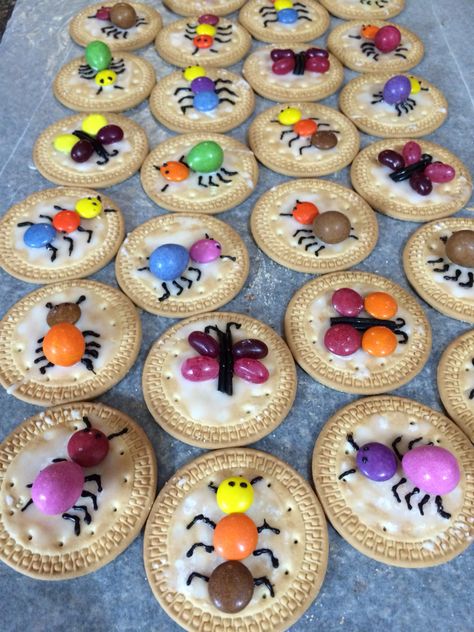 Baker Day Ideas For School, Basaar Idees Kids, Bakersman Ideas For Kids, Decorated Biscuits Ideas, Halloween Biscuits Kids, Kids Bake Sale Ideas, Kids Market Day Ideas, Market Day Ideas For School, Basaar Idees