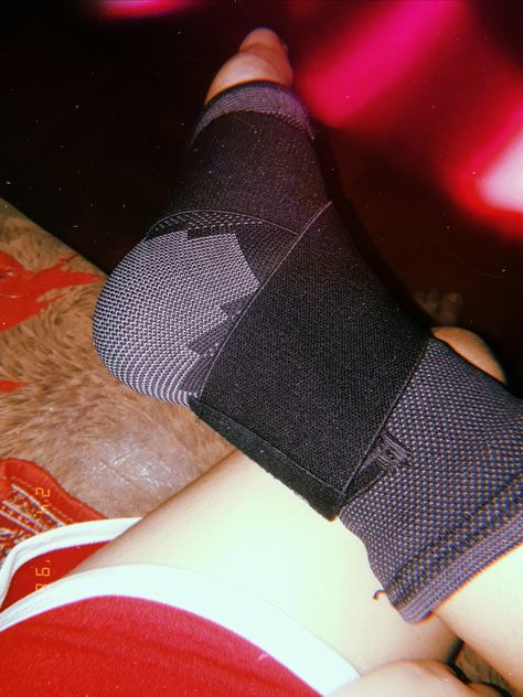 Leg Injured Images, Sprained Ankle Snapchat, Injured Leg Snapchat, Leg Bandage Snapchat, Broke Leg Snapchat, Injury Aesthetic, Broke Leg, Fake Injury, Story Fake