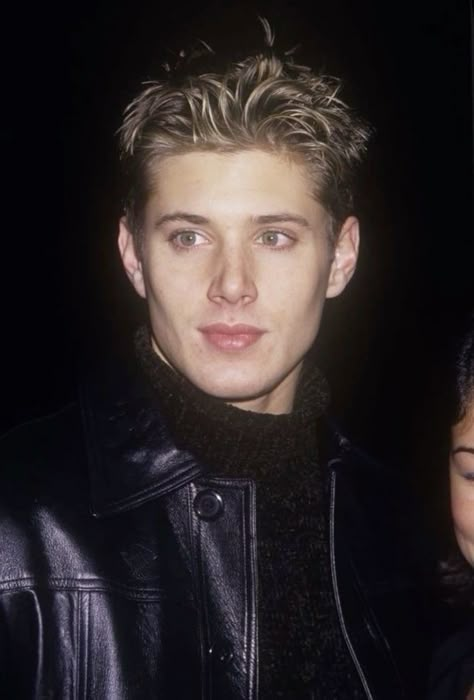 jensen ackles Young Jensen Ackles, Supernatural Dean Winchester, Winchester Supernatural, Jared And Jensen, Supernatural Dean, Odaiba, The Perfect Guy, Hot Actors, Sam Winchester