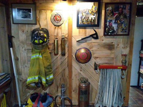 Firefighter Man Cave Ideas, Firefighter Room Man Caves, Firefighter Bar Ideas, Firefighter Bar, Fireman Room, Firefighter Man Cave, Firefighter Room, Fireman Decor, Firefighter Crafts