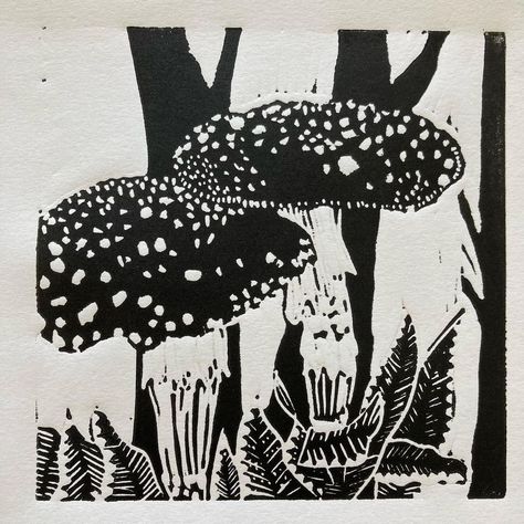 Merril Davies on Instagram: ““Fungi, fungi”……a linocut print! #linocut #linoprint #printmakersofinstagram #printmaking #printmaker #fungi #mushrooms #blackandwhite…” Prints Ideas, Lino Printing, Fly Agaric, Lino Print, Linocut Prints, Linocut, Printmaking, Moose Art, Animals