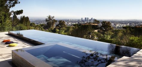 Hollywood Hills Infinity Pool and Terraces - Explore, Collect and Source architecture Hillside Homes, Moderne Pools, Modern Gardens, Modern Pool, Infinity Pools, Pool Water Features, Black Tile, Casa Country, Modern Pools