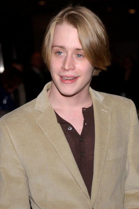 Macaulay Culkin 2000s, Macaulay Culkin Home Alone, Kevin Home Alone, Macaulay Culkin, Home Alone, Blonde Guys, Movie Photo, Nice To Meet, Kind Heart