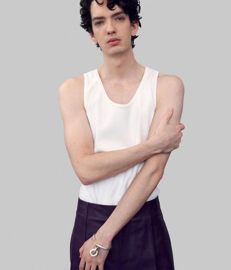 Kodi Smit Mcphee, Pretty Men, White Undershirt, Actors, Celebrities, Mens Tshirts, Mens Tops