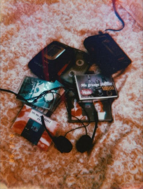 80s Aesthetic Cassette, Vcr Tapes Aesthetic, Casette Player Aesthetic, 80s Cassette Tapes Aesthetic, Fanfic Binding, Vhs Tapes Aesthetic, Stranger Things Cassette, Cassette Tapes Aesthetic, Walkman Aesthetic