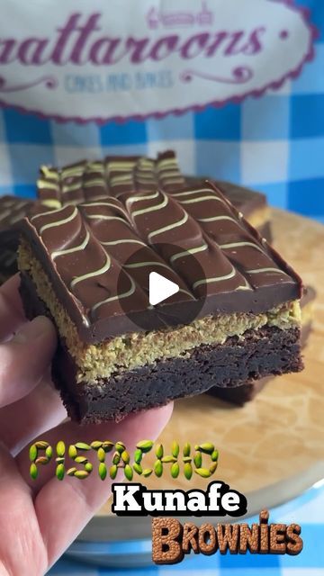 Mattaroons on Instagram: "Everyones gone crazy trying to make that viral Dubai Chocolate Bar, well I’ve done one better, I’ve turned it into a insane Brownie 😍 The texture & taste combo on this is crazy, rich fudgy chocolate brownie, crunchy pistschio kunafa, topped with silky chocolate pistschio ganche 🤯 You thought the chocolate bar was good, wait till you try this 😋  Made with @blackmilkcereal @morphyrichardsuk @masoncashuk @ninjakitchenuk @whitworths_sugar @suntat_food @callebautchocolate @cotswoldflour @procookuk  #viraldubaichocolate #kanafeh  #kunefe #konafa #kadayif #kataifi #knafe #kunafe #pistachio #kadaif #Brownie #brownies #kunafa #knafeh #dubaichocolatebar" Dubai Chocolate Brownies, Pistachio Kunafa Brownies, Dubai Sweets, Dubai Chocolate, Chocolate Brownie Cake, Mini Brownies, Blondie Brownies, Crazy Rich, Cake Bars