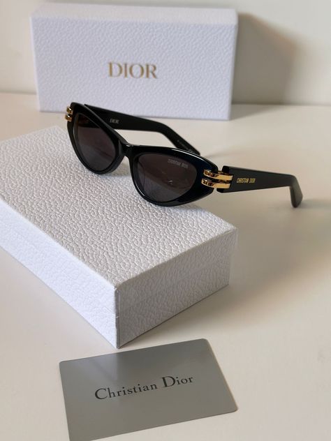 Pretty Sunglasses, Classy Glasses, Chanel Glasses, Luxury Glasses, Dior And I, Trendy Glasses, Fashion Eye Glasses, Stylish Glasses, Fashion Eyeglasses