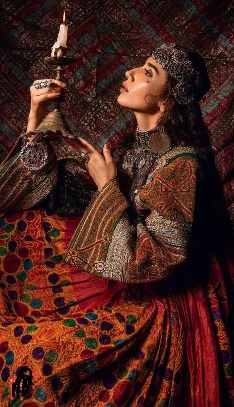 Uzbek Clothing, Afghan Wedding Dress, Afghanistan Culture, Afghani Clothes, Afghan Wedding, Fine Art Portraiture, Afghan Fashion, Iranian Women Fashion, Afghan Clothes