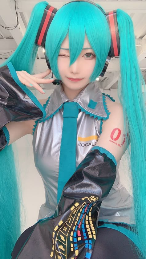 Miku Hatsune Cosplay, Hatsune Miku Outfits, Cosplay Miku, Hatsune Miku Cosplay, Vocaloid Cosplay, Miku Cosplay, 사진 촬영 포즈, Cosplay Inspo, Future Clothes